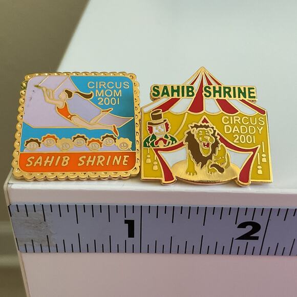 Sahib Shrine Circus Mom and Dad Pin 2001 Collectors Pins with Backs Great Cond. - Picture 4 of 6